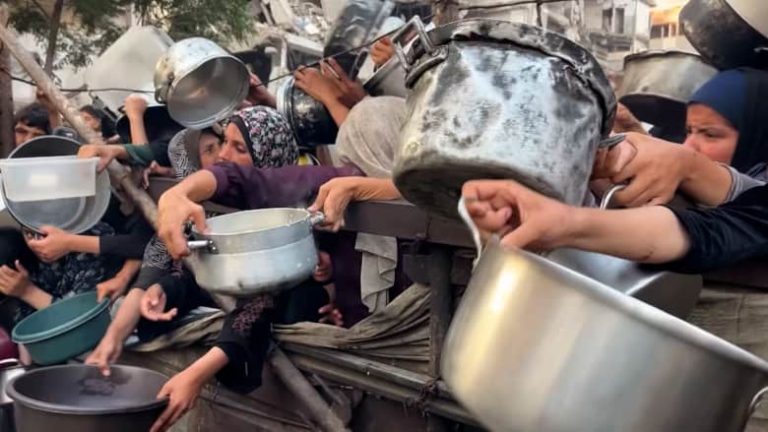 “غزة بين مطرقة التصعيد وسندان المجاعة: إسرائيل تبحث ثلاثة سيناريوهات عسكرية، والجيش يُحذِّر”